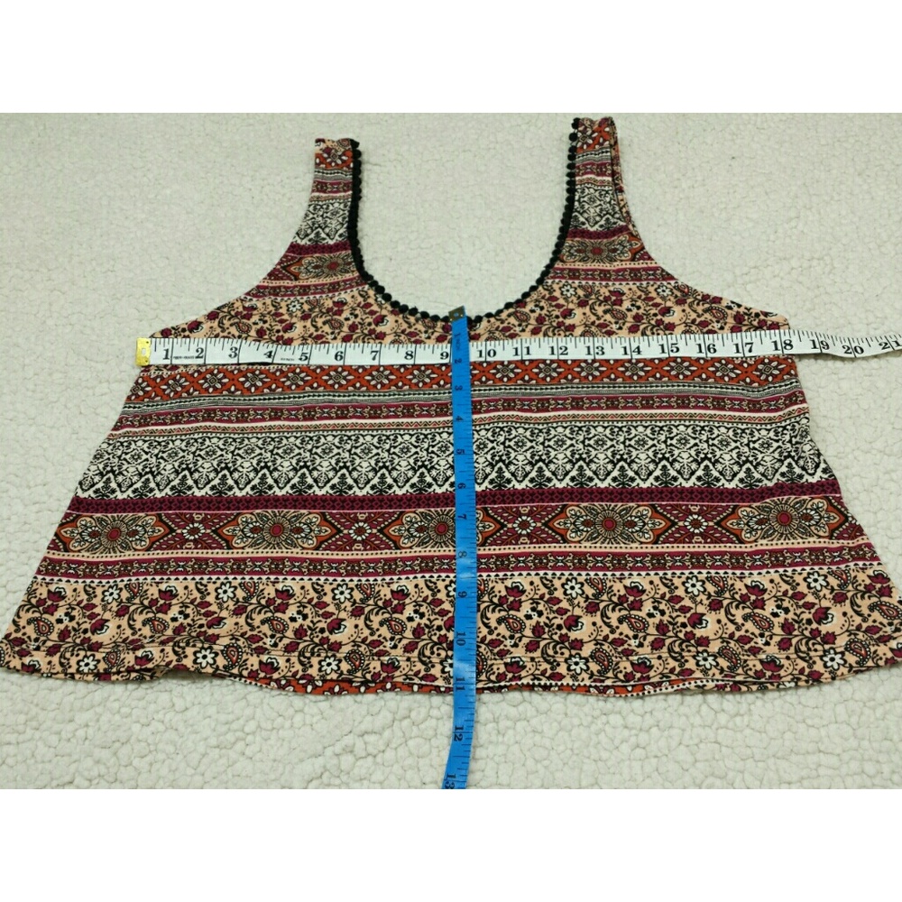 Forever 21 Crop top with flowers size Small - Picture 3 of 4